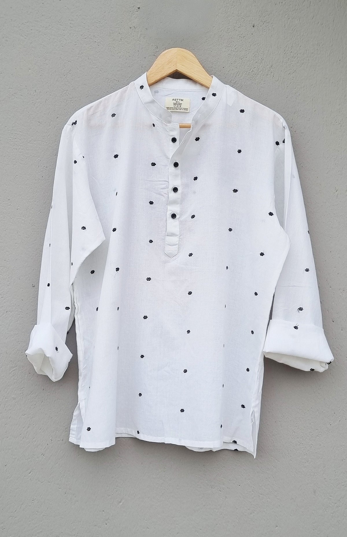 Amber- Noir emb kurta